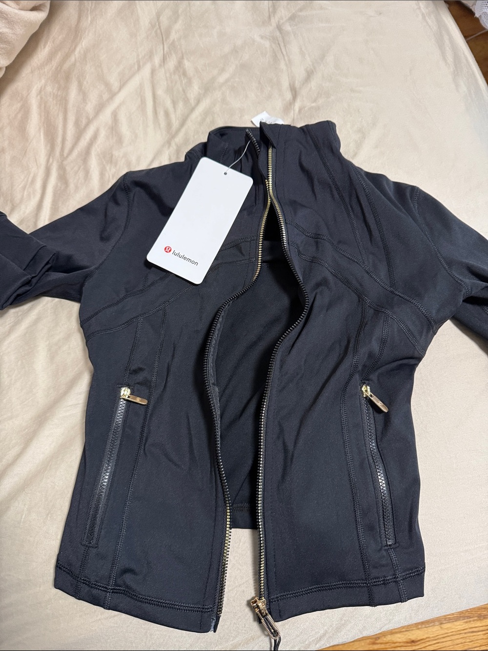 Lululemon define cropped jacked in black NWt
